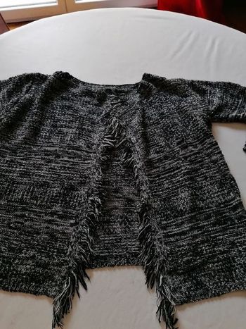Très beau gilet comme neuf belle qualité très agréable