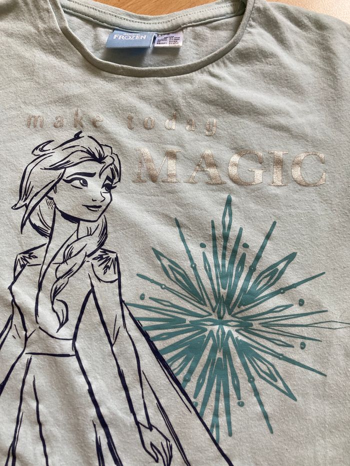 2 Tee-shirts Disney Reine des neiges taille 98/104 - photo numéro 6