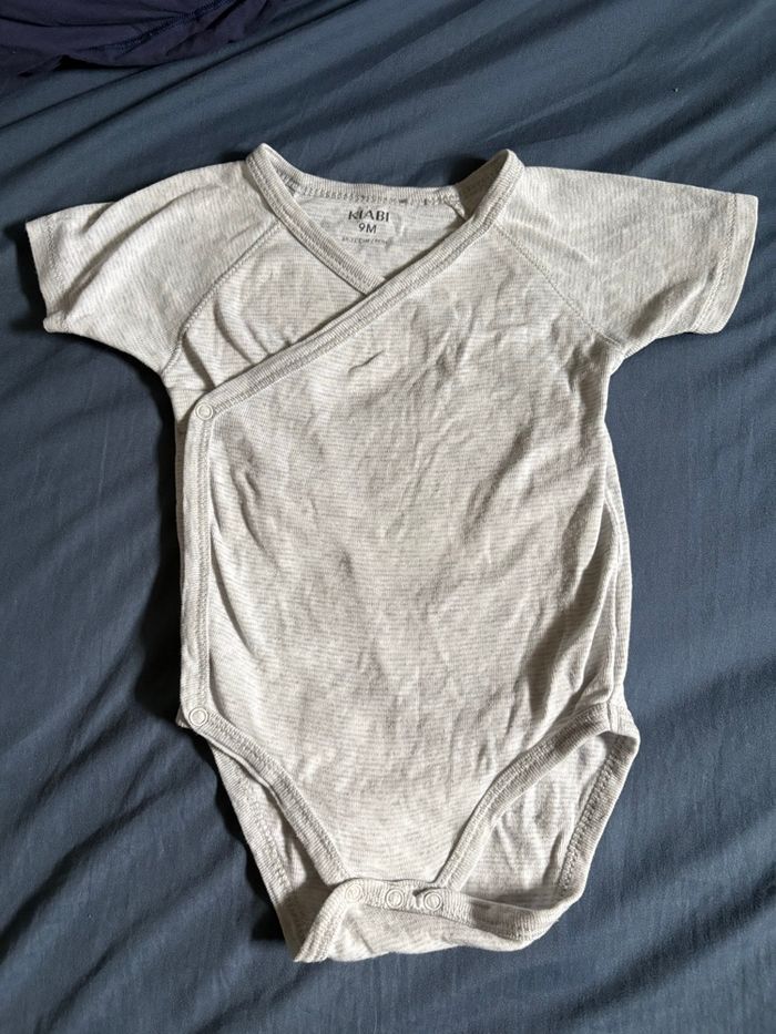 Bodies 9 mois - photo numéro 2