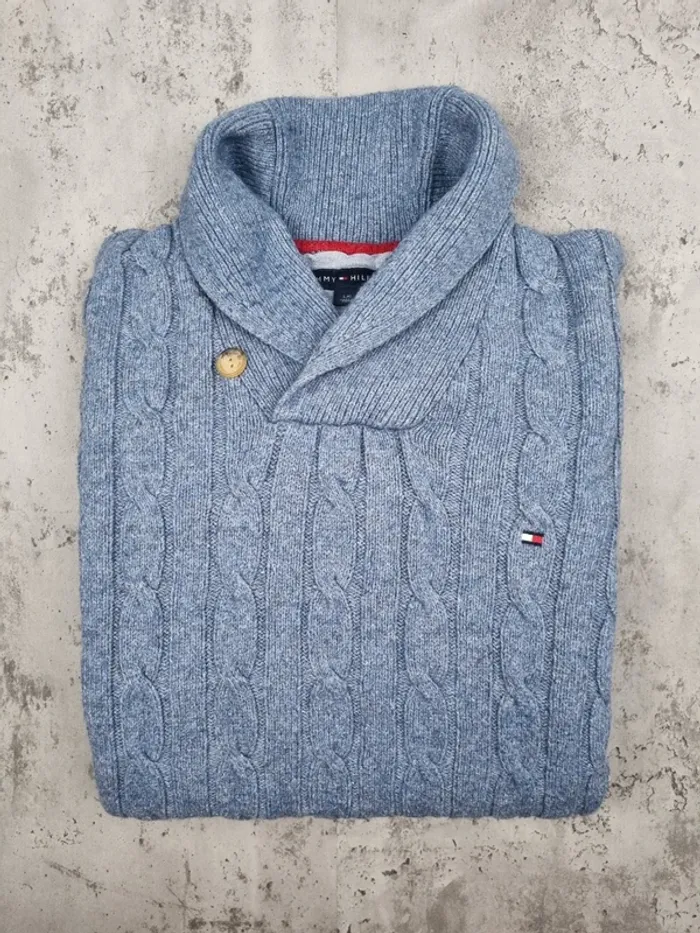 Pull torsadé col châle Tommy Hilfiger – Bleu clair – Taille L Hommes (mesures en photos)