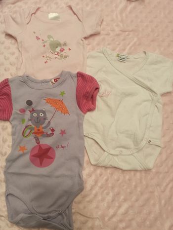 Lot bodys manches courtes 3 mois