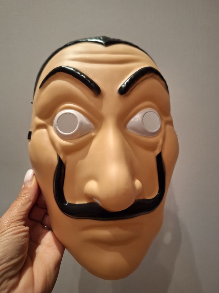 Déguisement La Casa de Papel, la combinaison 140cm, tee-shirts taille XS, masque taille unique, excellent état - photo numéro 4