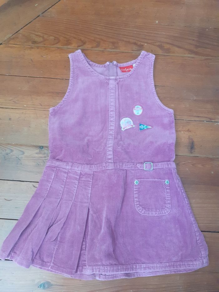 Robe lilas avec diverses poches
