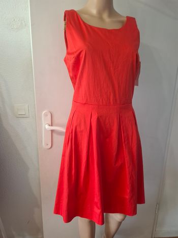 Robe taille 36 sur l'étiquette taille 38 neuf avec Étiquette 