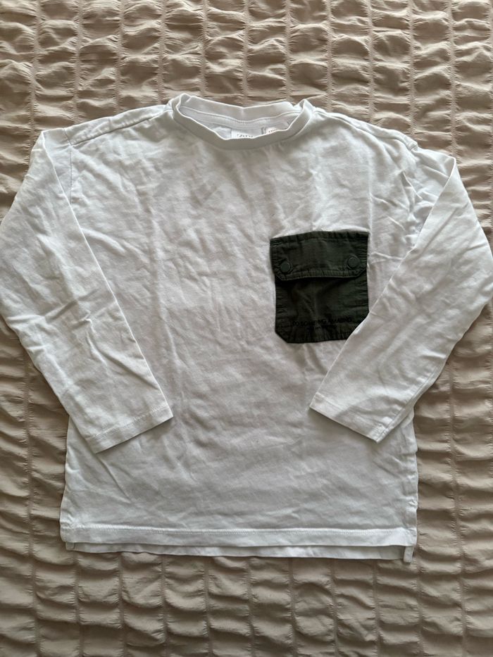TEE shirt 4/5 ans blanc/kaki Zara