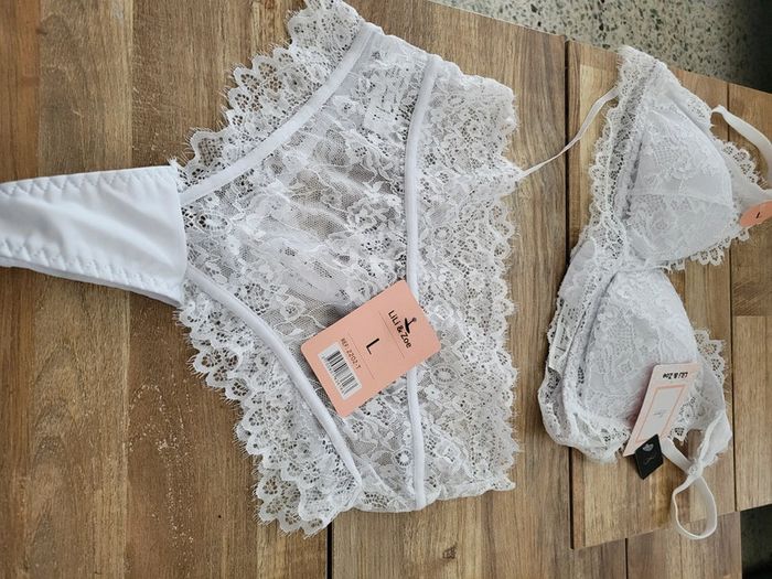 Magnifique ensemble blanc laçage niveau de la culotté haut soutient gorge sans armature - photo numéro 2