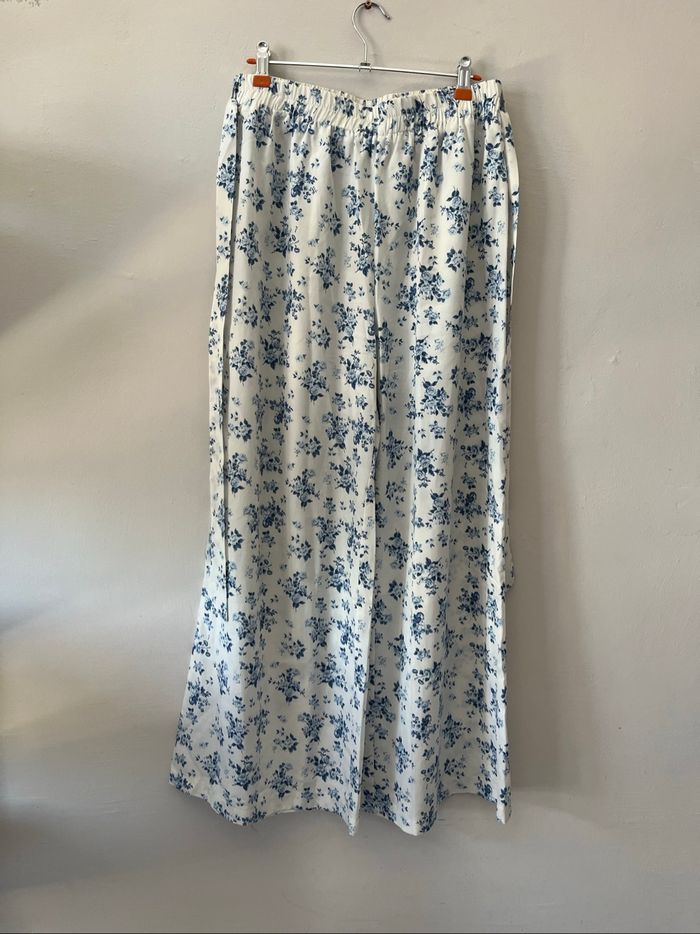 Pantalon léger à jambes larges et ample blanc e fleurs bleu - photo numéro 3