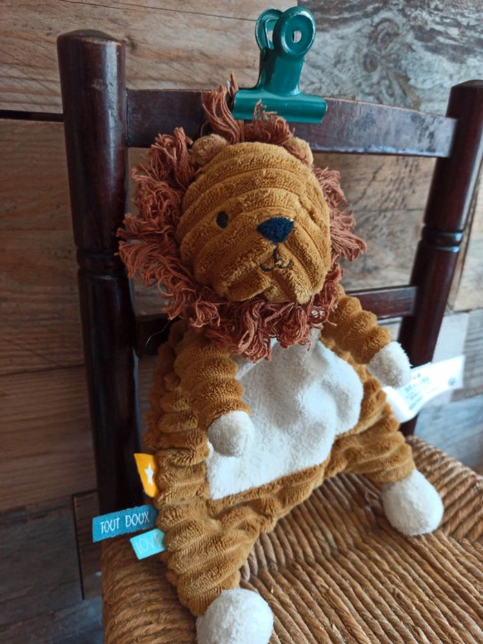 Doudou Lion tape à l'oeil tbe tao - photo numéro 4