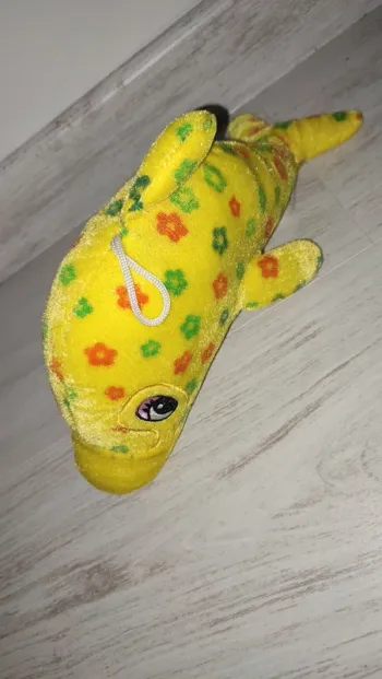 Peluche dauphin jaune