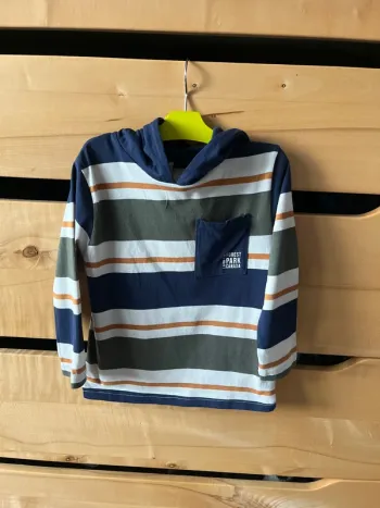 Pull fin avec capuche