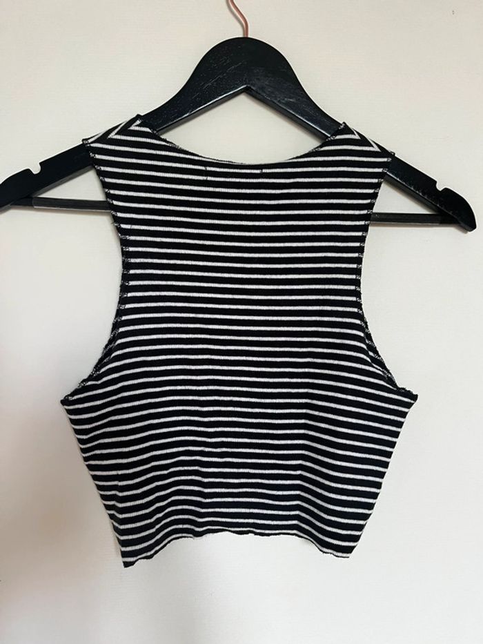 Crop top rayé noir et blanc - photo numéro 3
