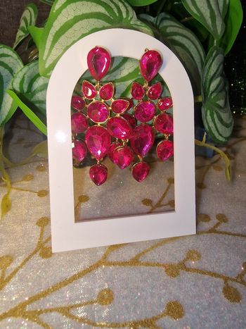 Superbes boucles d'oreilles incrustées cristaux