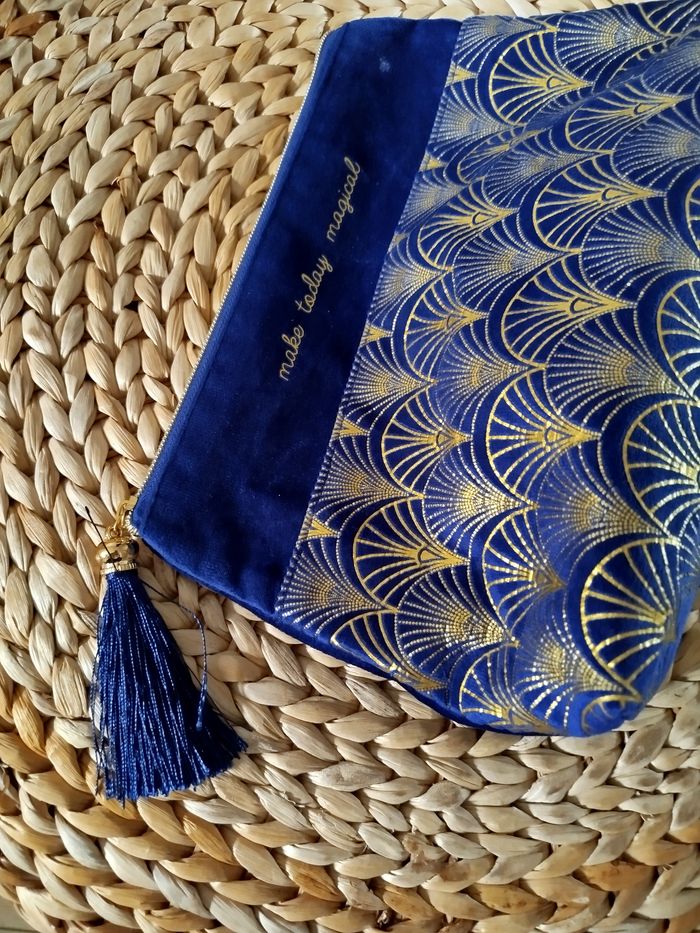 Pochette velours ras marine et doré - photo numéro 3