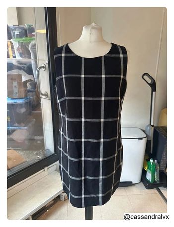 Robe noire à carreaux
