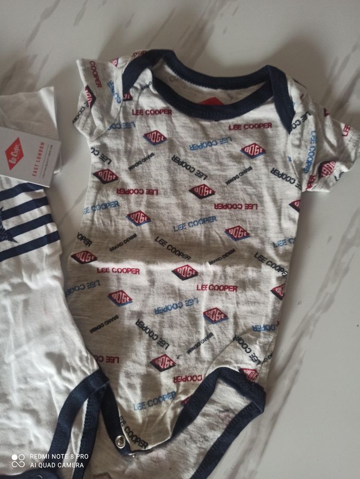 Lot 2 boddys. 6mois - photo numéro 3