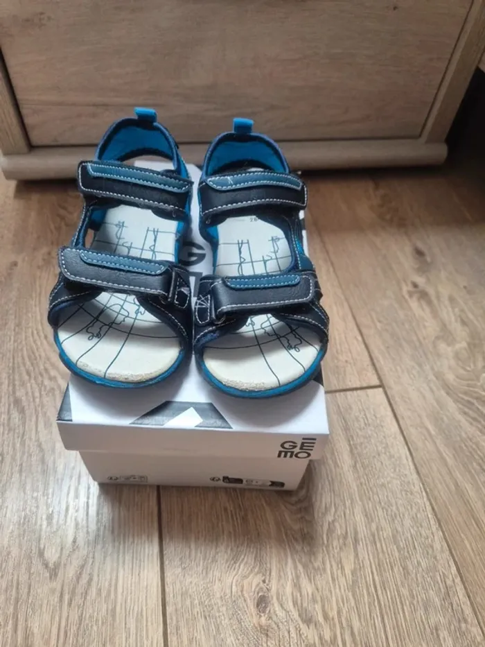 Chaussures sandales / nu-pieds gémo pointure 28 en très bon état - photo numéro 2