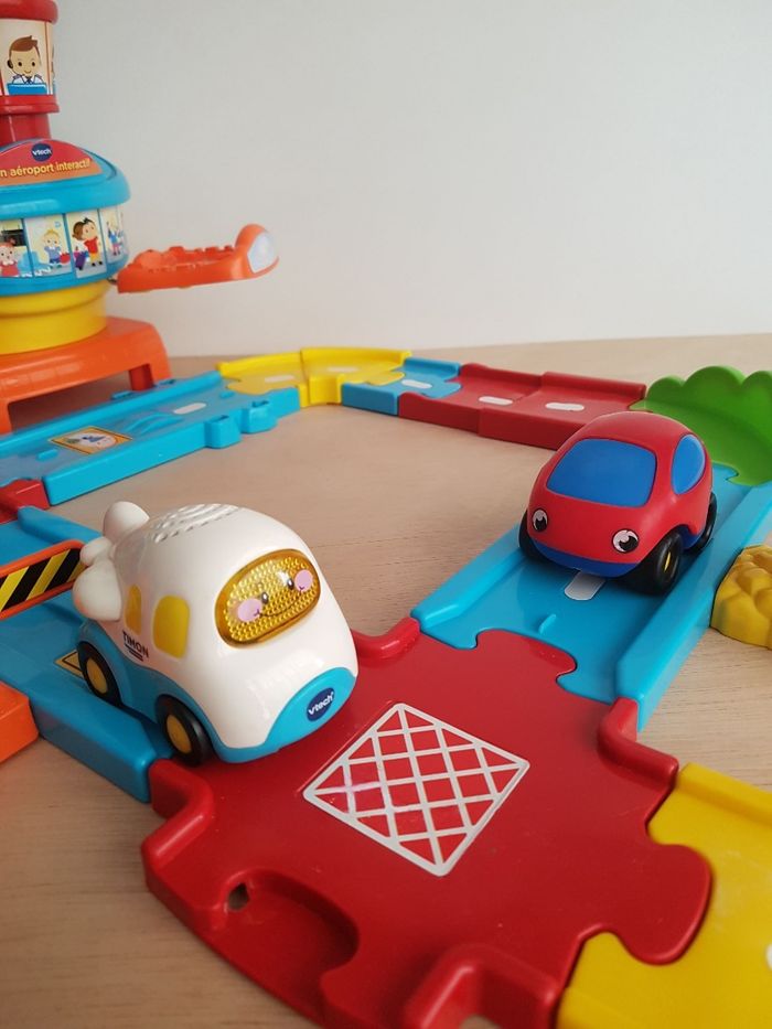 VTech Circuit interactif et avion Mon aéroport interactif Tut tut bolides - photo numéro 3