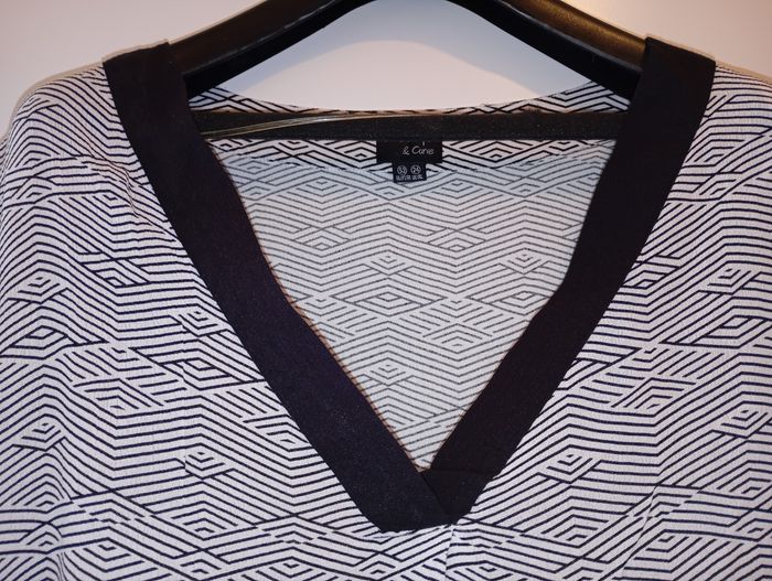 Tunique longue col V motifs asymétriques Pulp & Curve 
T. 52 
NEUVE - photo numéro 3