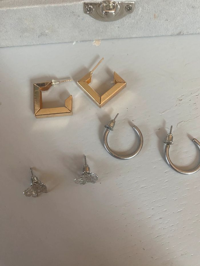 Lot de bijoux fantaisie avec porte bracelet et rangement très bon etat - photo numéro 4