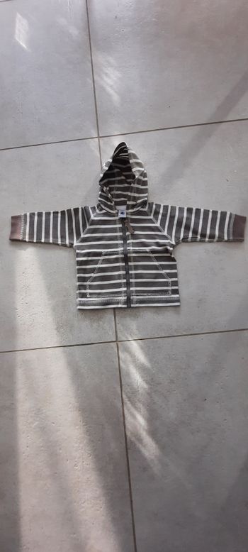 Gilet rayé à capuche