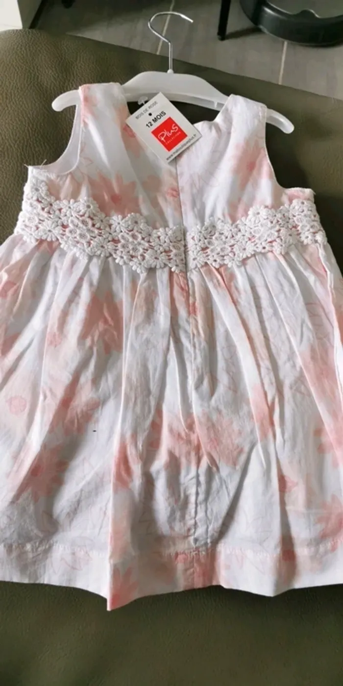 Robe neuve blanche et rose 12 mois doublée avec culotte assortie - photo numéro 4