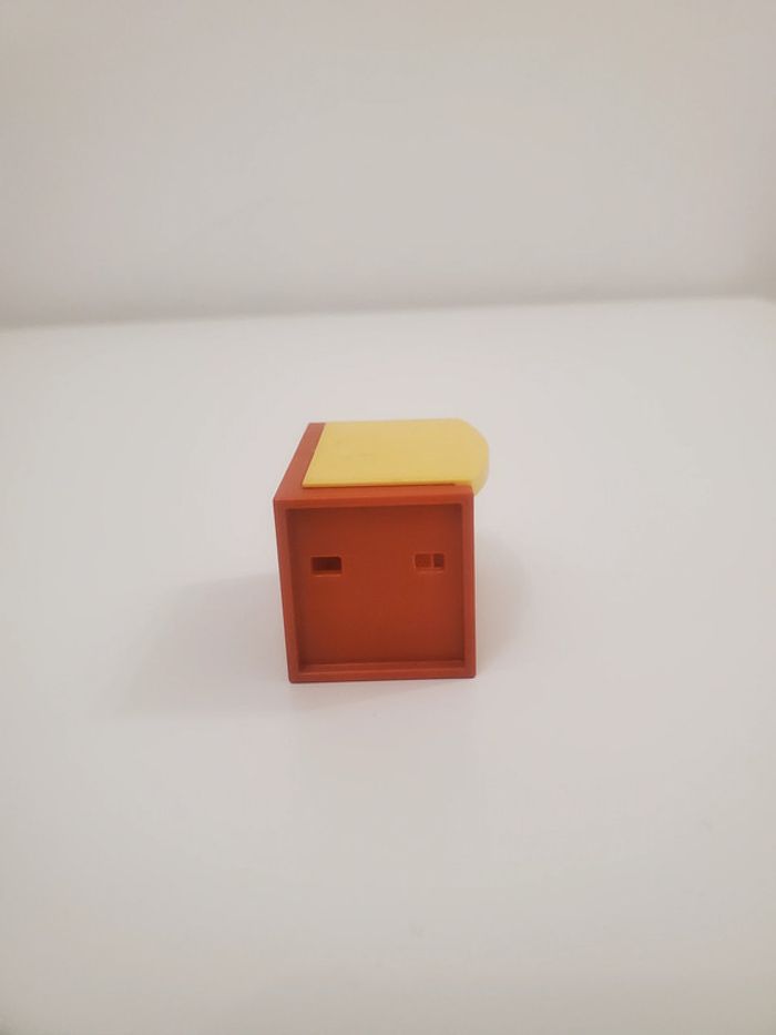 Playmobil Meuble chambre enfant, Un  bureau Marron et jaune très bon état - photo numéro 2