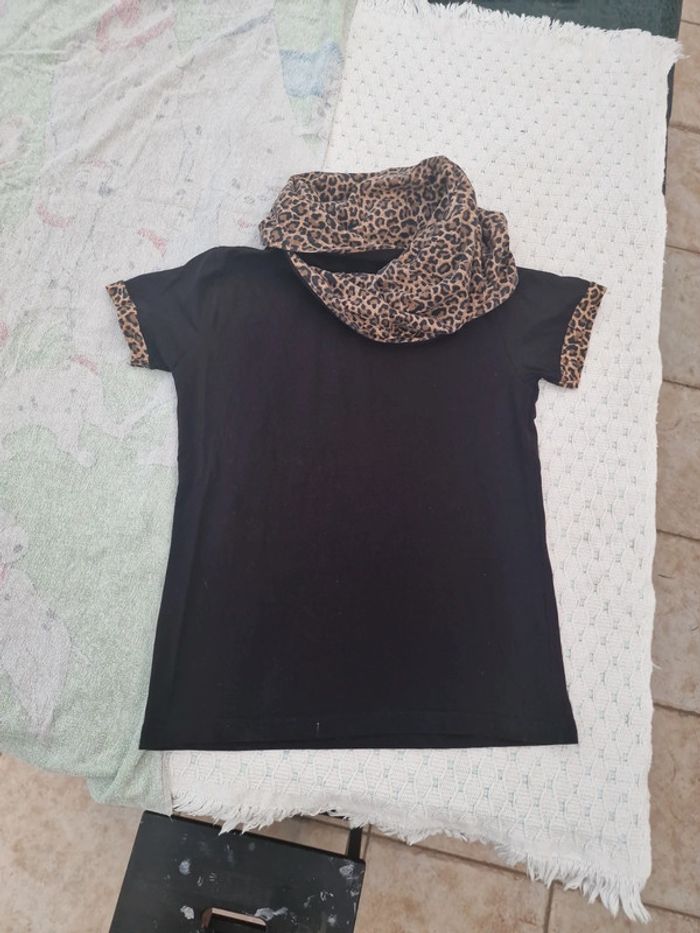Tee shirt avec col