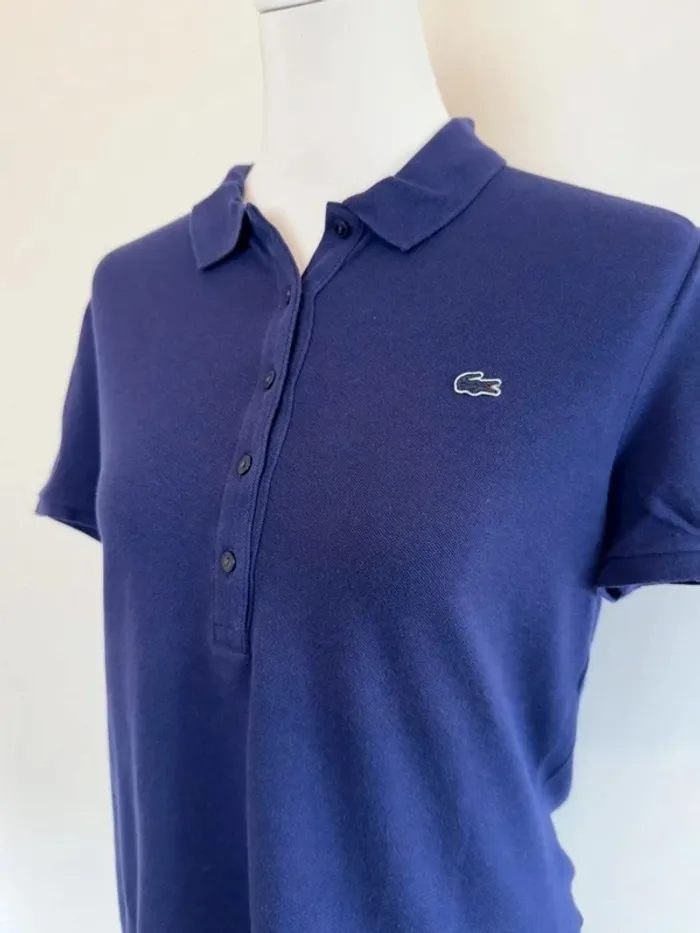 Polo Lacoste femme mauve foncé taille 46 soit XL super état - photo numéro 2
