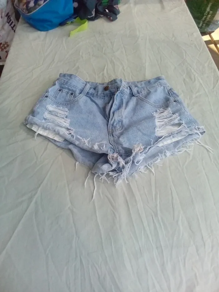 Short en jean très court s