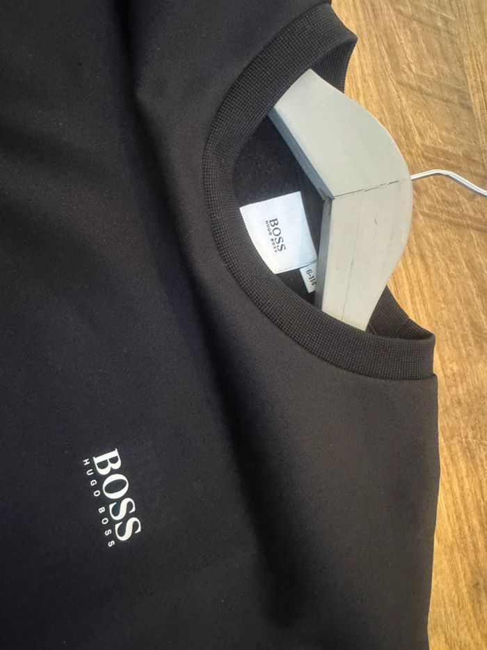 Sweat shirt Hugo Boss 6 ans - photo numéro 3