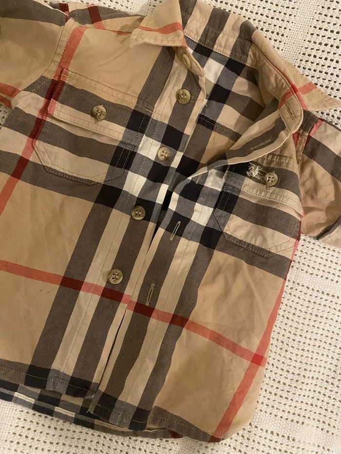 Chemise burberry avec pantalon tape à l’œil - photo numéro 2