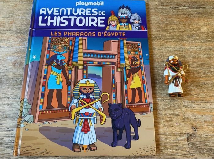 Livre avec playmobil egyptien