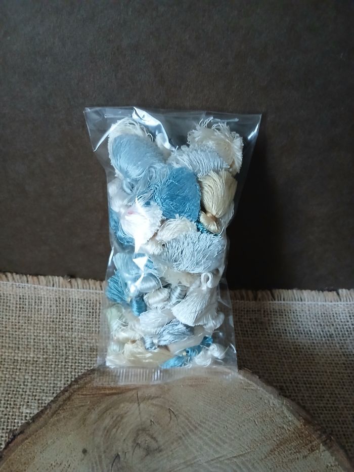 Lot de 50 pompons glands bleu blanc crème - photo numéro 3