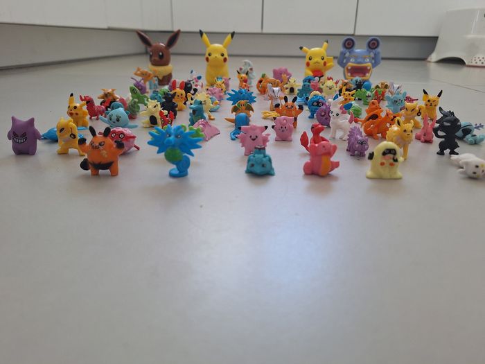 Lot de 96 minis figurines pokemon + 6 plus grandes : pikachu, salameche, bulbizare ... - photo numéro 5