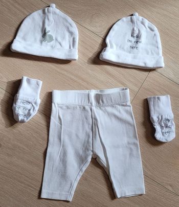 Bonnets + gants + legging de naissance
