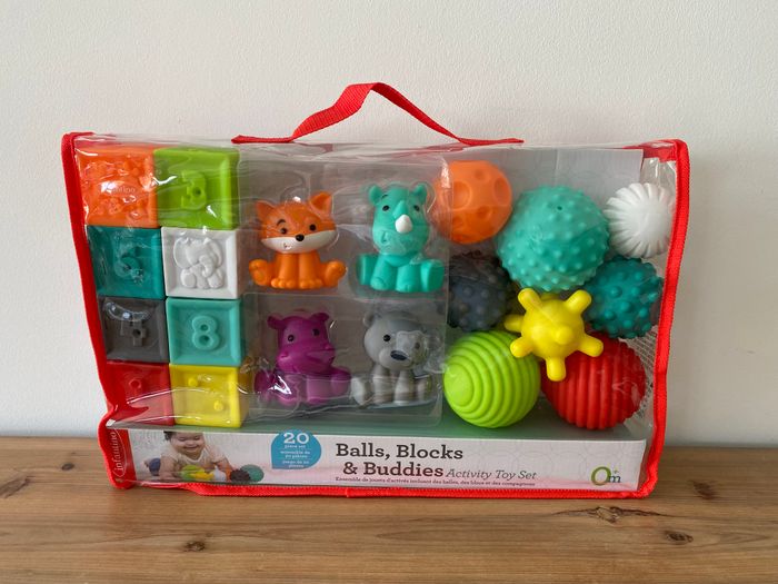 Ensemble jouets d'activités 20 pièces balles, blocks, compagnons Infantino