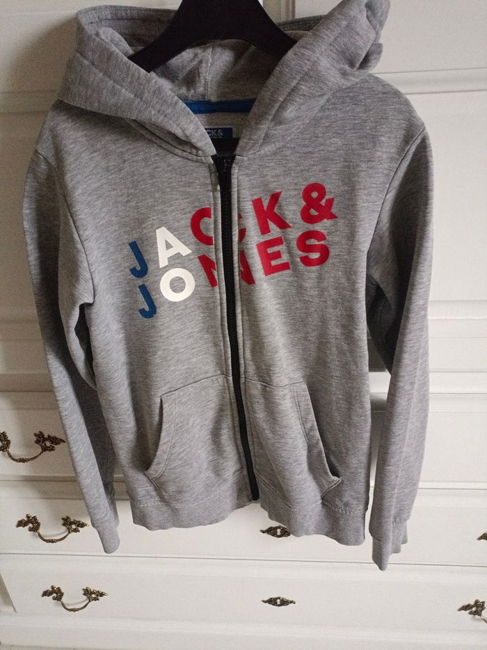Sweat à capuche zippée taille 12 ans