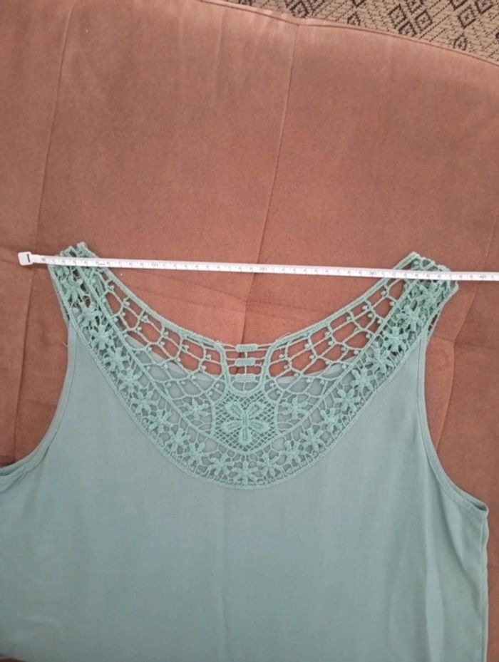 Débardeur vert taille 38/40 | broderie au dos et épaules - photo numéro 7