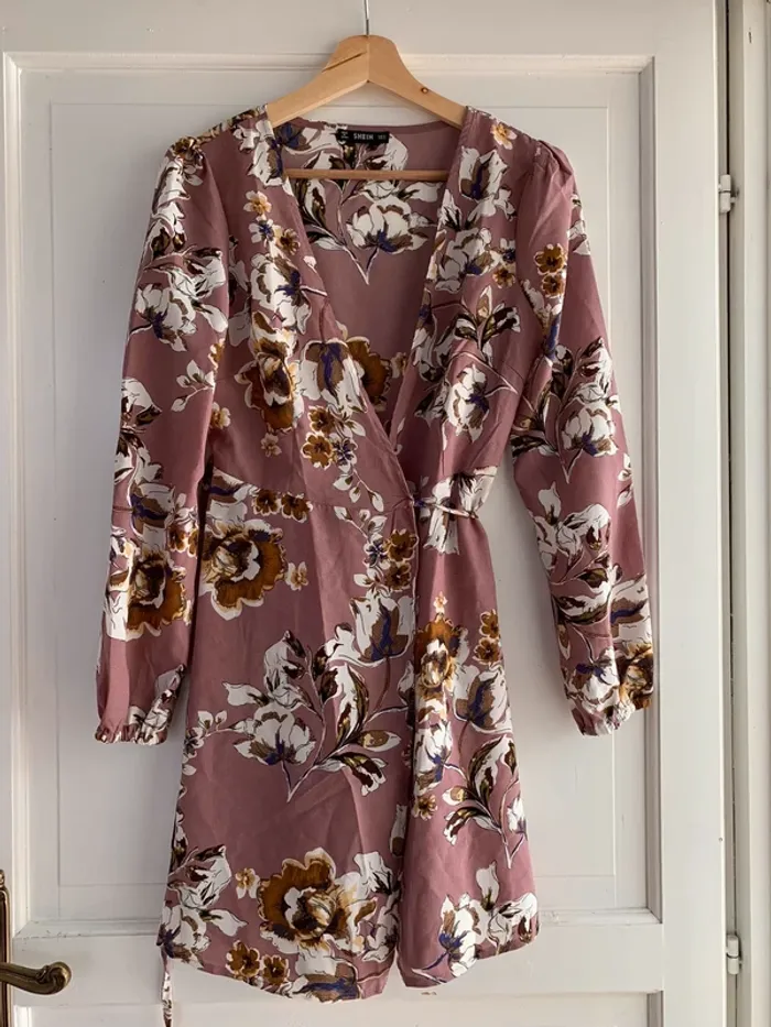 Robe portefeuille fleurie taille S NEUVE