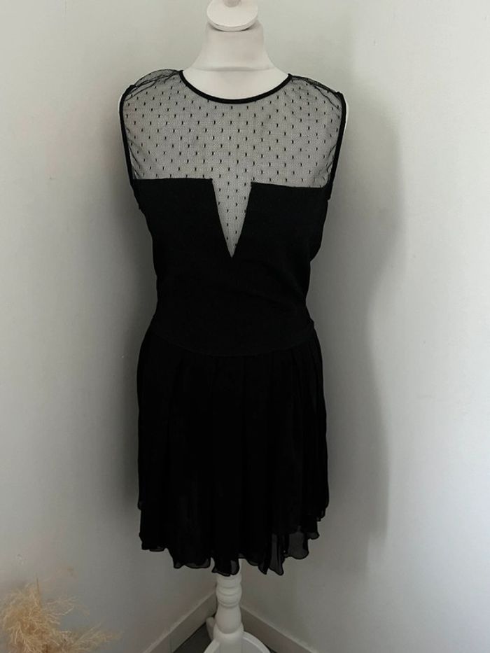 Robe cintrée noire et dentelle Maje M