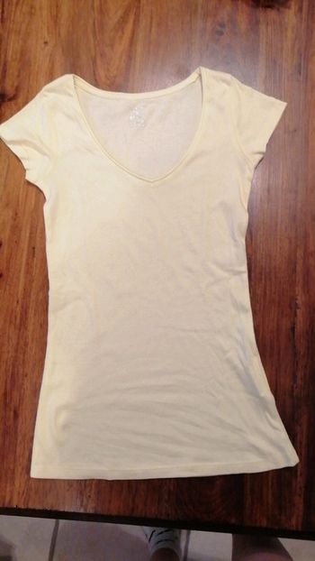 T-shirt jaune pâle