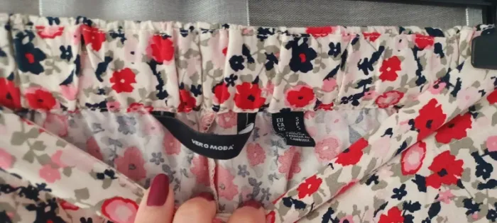 Pantalon fluide femme, motif fleuri, marque Vero Moda, taille S, en très bon état. - photo numéro 5