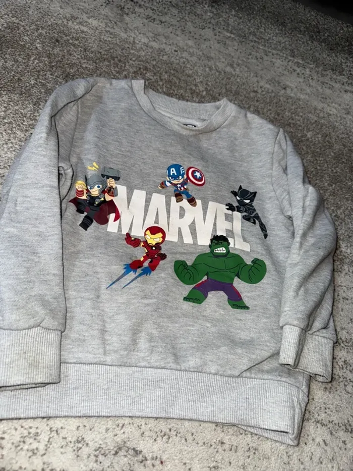 Pull marvel taille 110