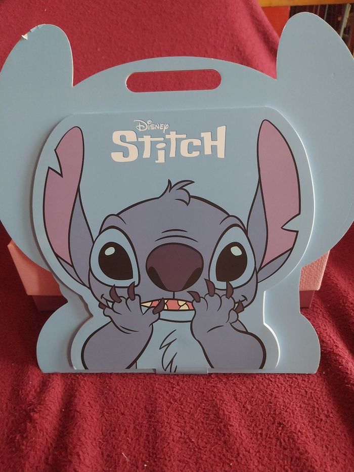 Livre de coloriages avec poignet stitch