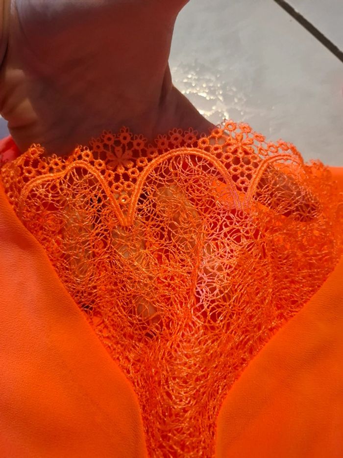 Tshirt orange fluo décolleté - photo numéro 2