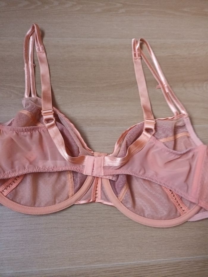 Soutien 100E neuf playtex avec armature pas de mousse Abricot - photo numéro 3