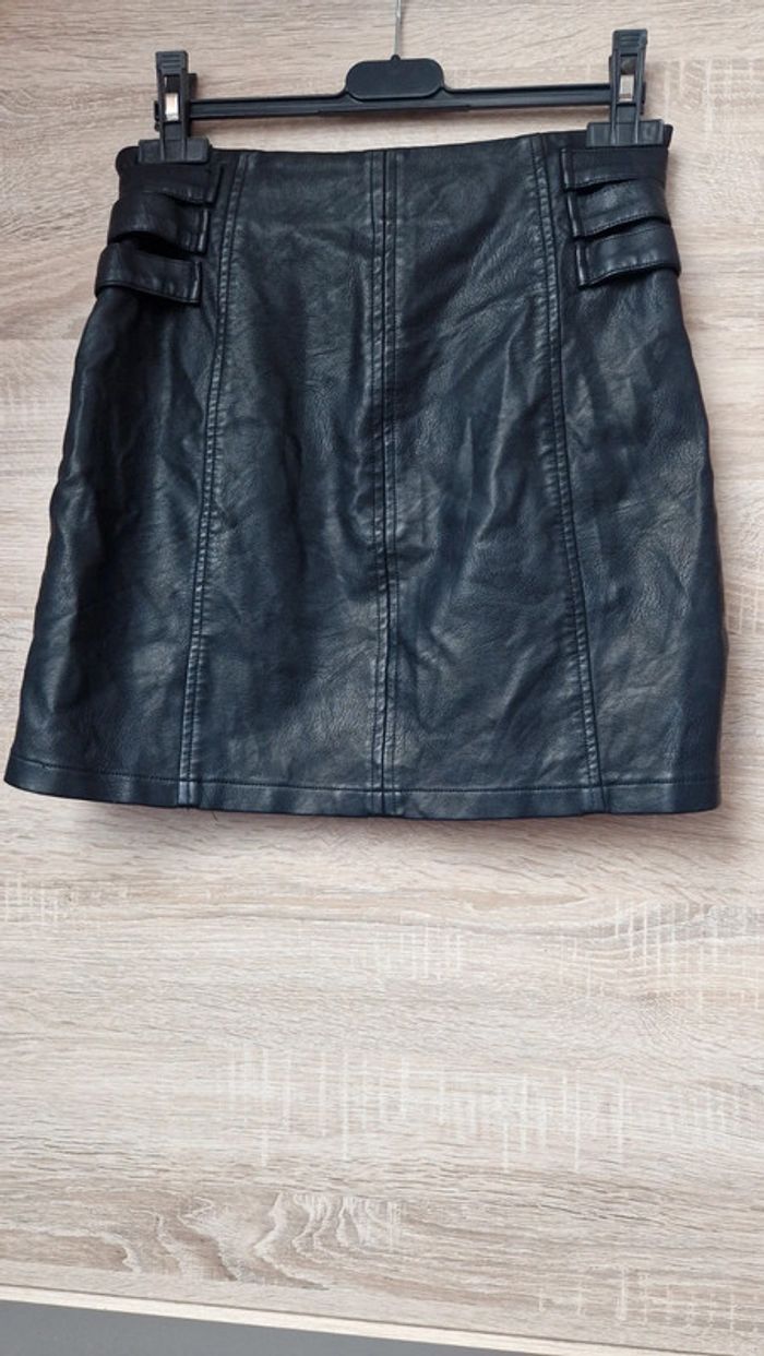 Jupe simili. - photo numéro 2