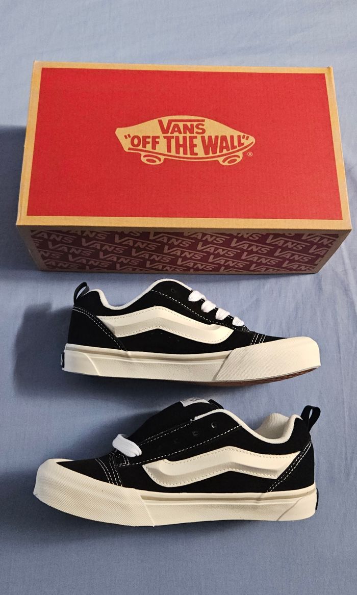 Baskets Vans Knu Skool femme cuir noire et blanche taille 36 - photo numéro 3