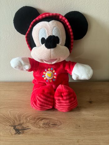 Doudou peluche Mickey pyjama rouge à capuche Disney