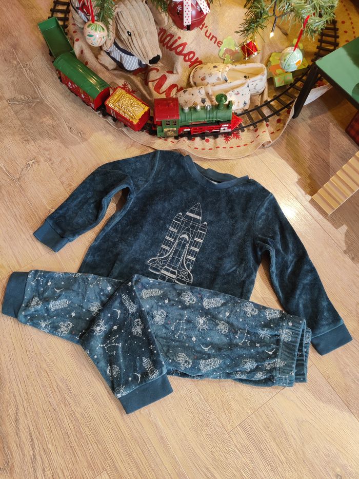 Pyjama velours espace phosphorescent Vertbaudet Taille 4 ans